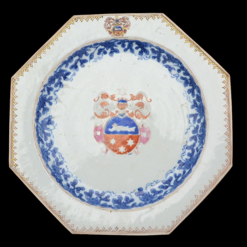 A plate with the coat of arms of the Amsterdam van der Loof family, XVIII century.