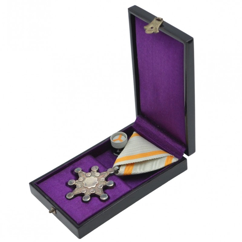 Japanese Order of the Sacred Treasure of the 8th class, in a case