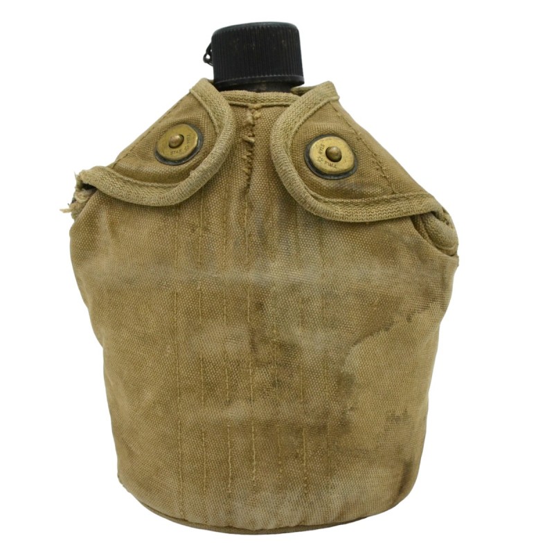 American Army flask of the war period in a case