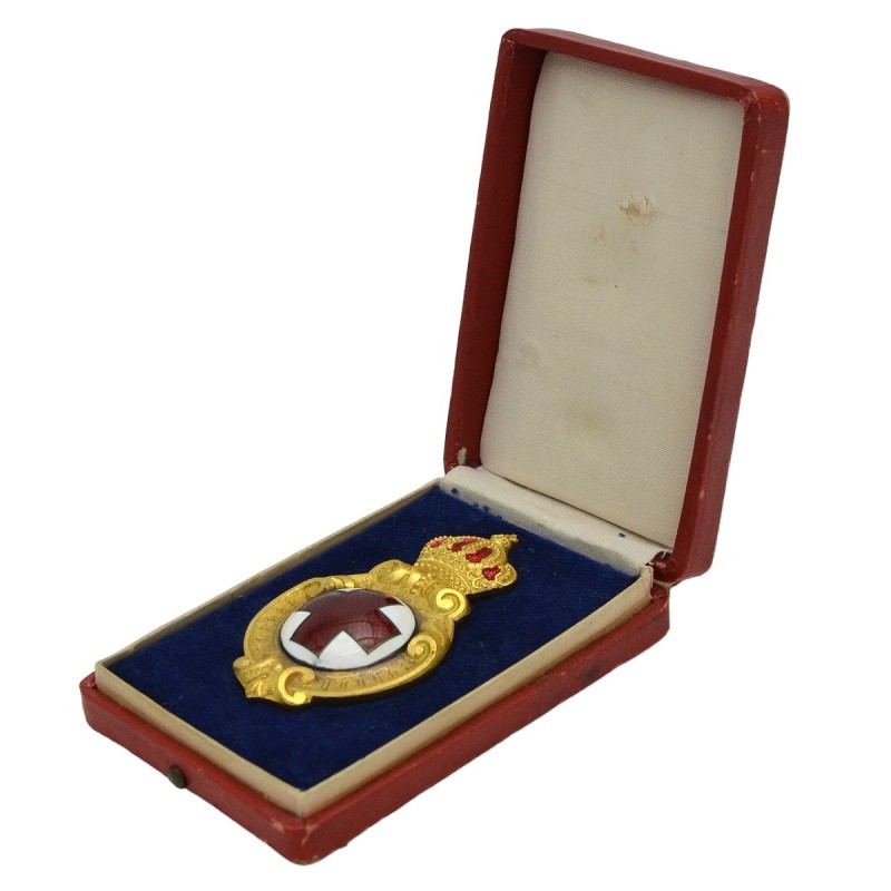 Honorary badge of the Bulgarian Red Cross 2 issues, in a case