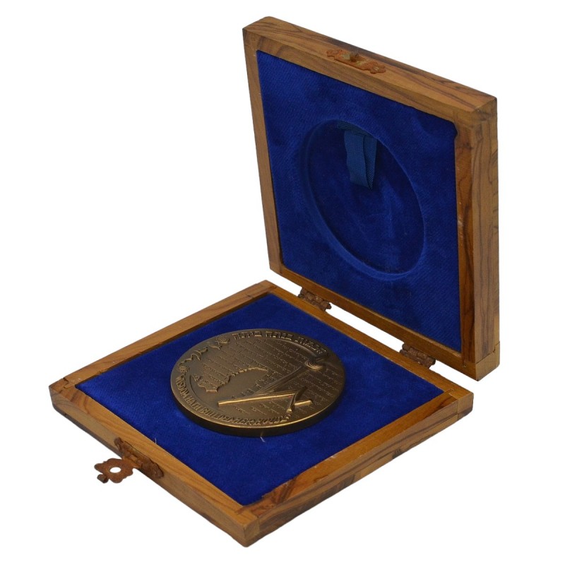 Medal of the graduate of the Hebrew University of Israel, in a case