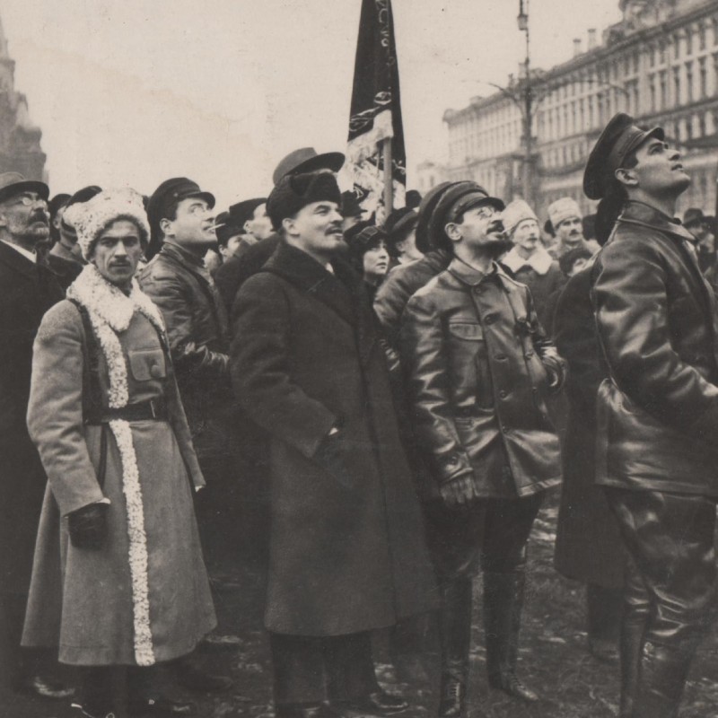 Photo of V. Lenin at the opening of the monument to K. Marx and F. To Engels