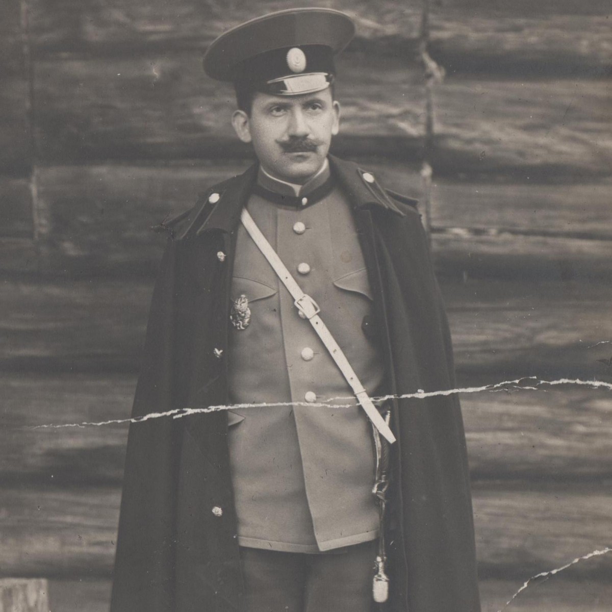 Photo of a RIA military doctor with a saber of the sample of 1881