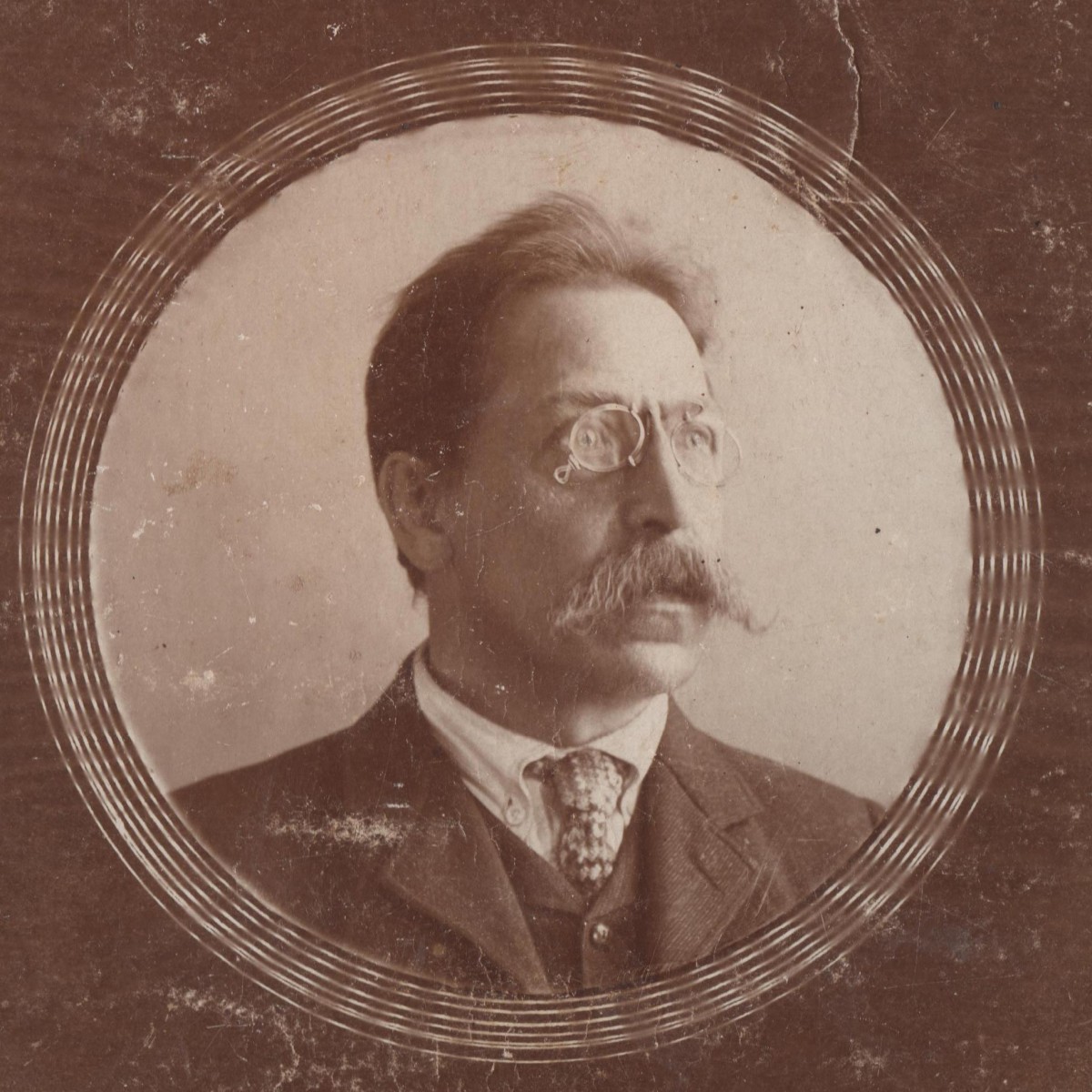 Portrait photo of a man