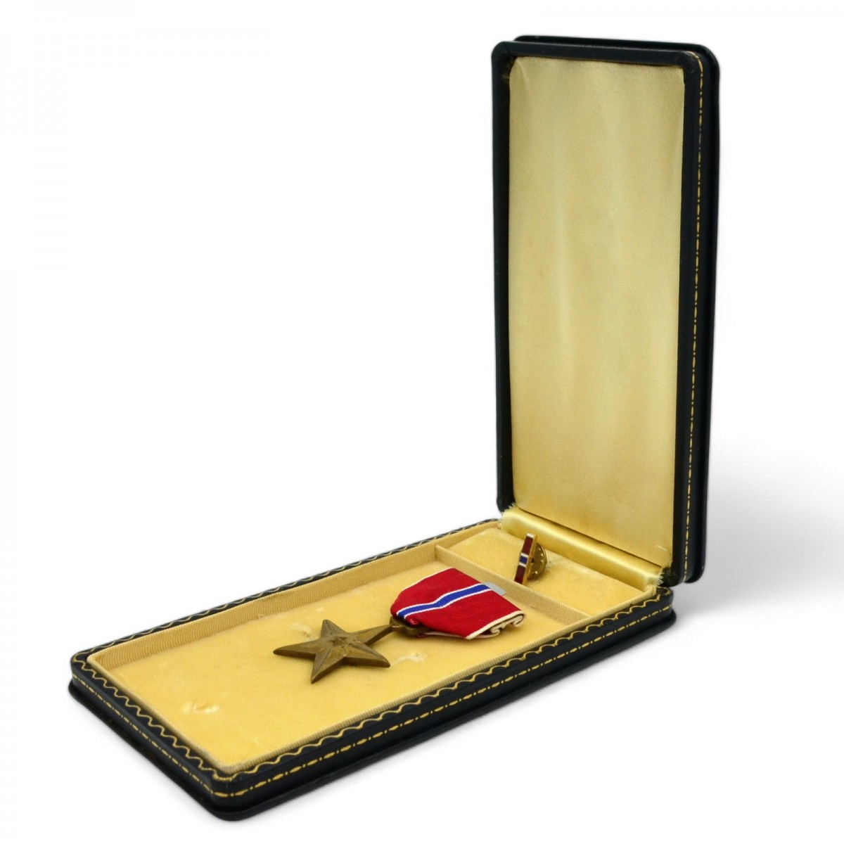 A bronze star in a case belonging to a prominent American figure O. Yang