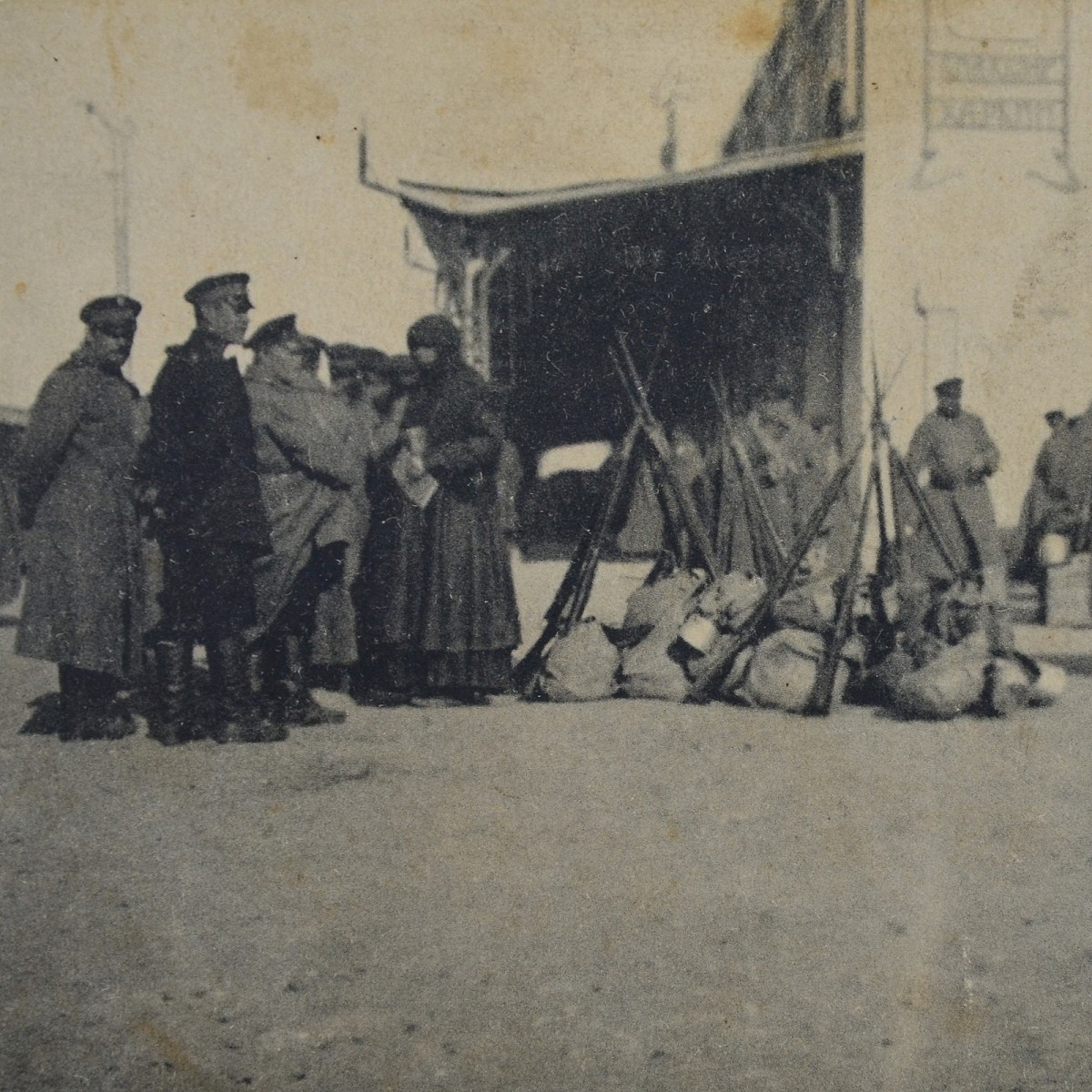 Postcard "St. Harbin. Soldiers on the station platform waiting to be dispatched"