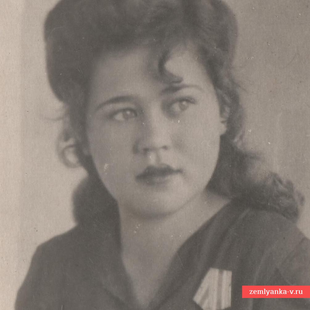 Photo of a girl with a medal "For the victory over Germany"