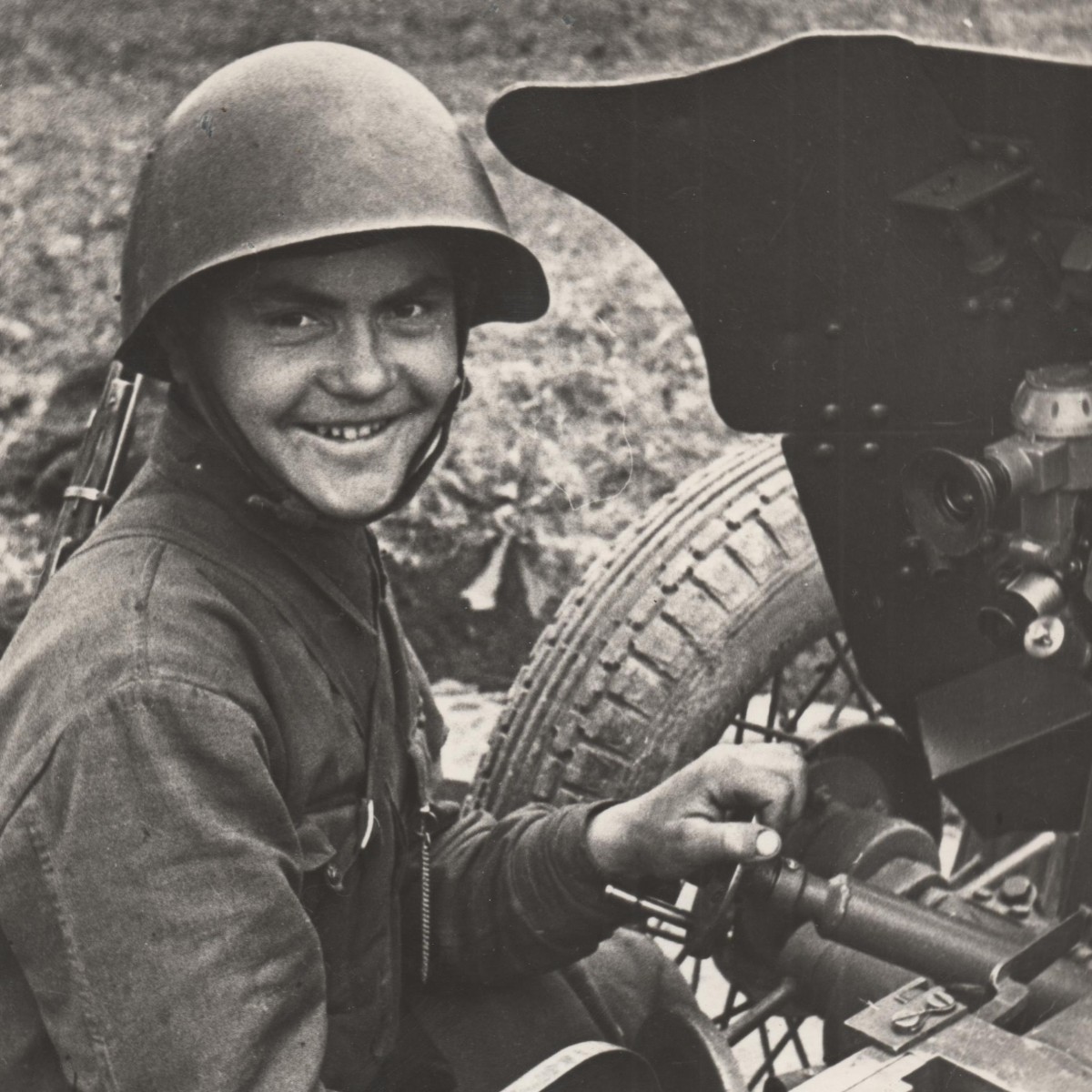 Photo of the gunner of the 1st Moscow Proletarian Division A. Popov