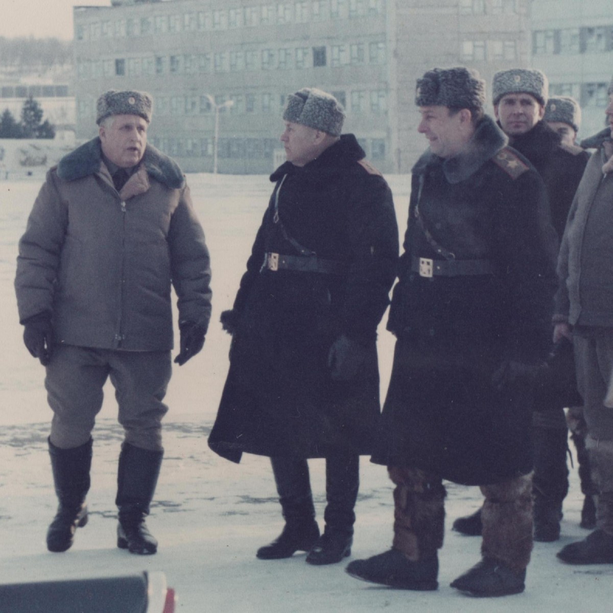 Photo of General of the Army of the SCS I.M. Tretyak with a group of officers of the Far Eastern Military District at exercises, 1986.