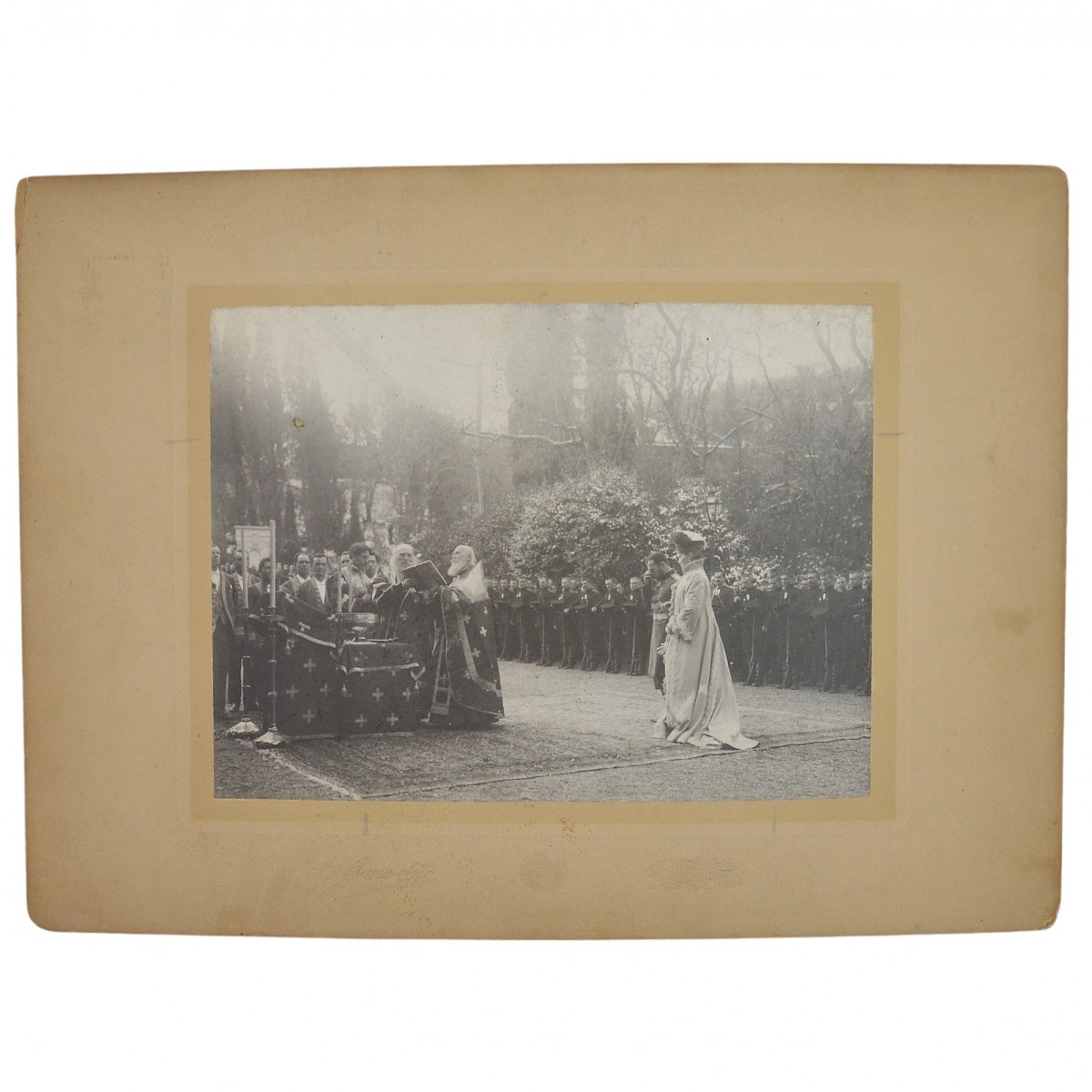 Photo of Nicholas II and Empress Alexandra Feodorovna at a prayer service in Livadia in 1902 