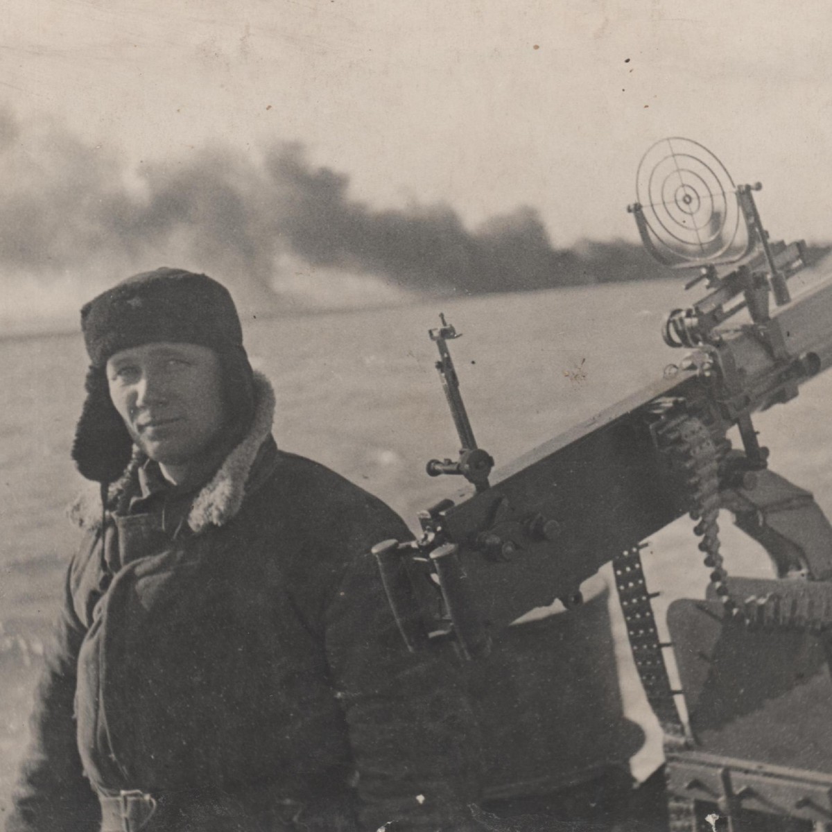 Photo of a Red Navy man with an anti-aircraft version of the Maxim machine gun