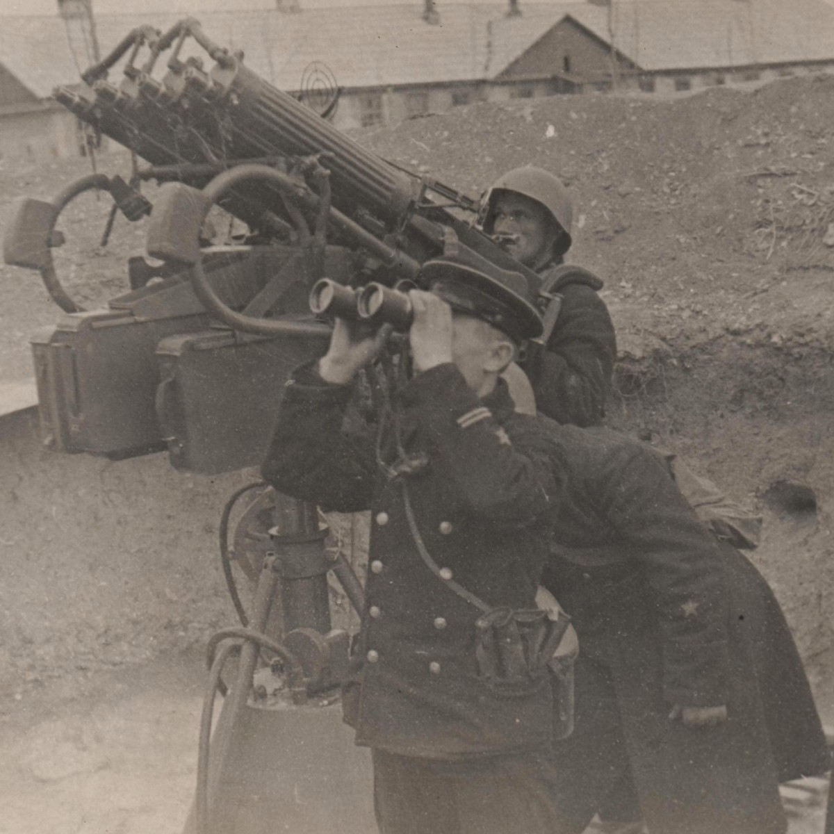 Photo of a Red Navy man with an anti-aircraft version of the Maxim machine gun