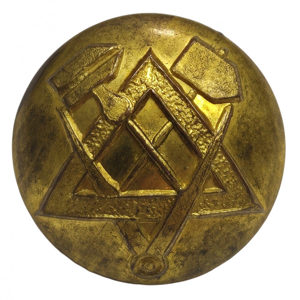 A button on the tunic of an employee of the Boundary Department