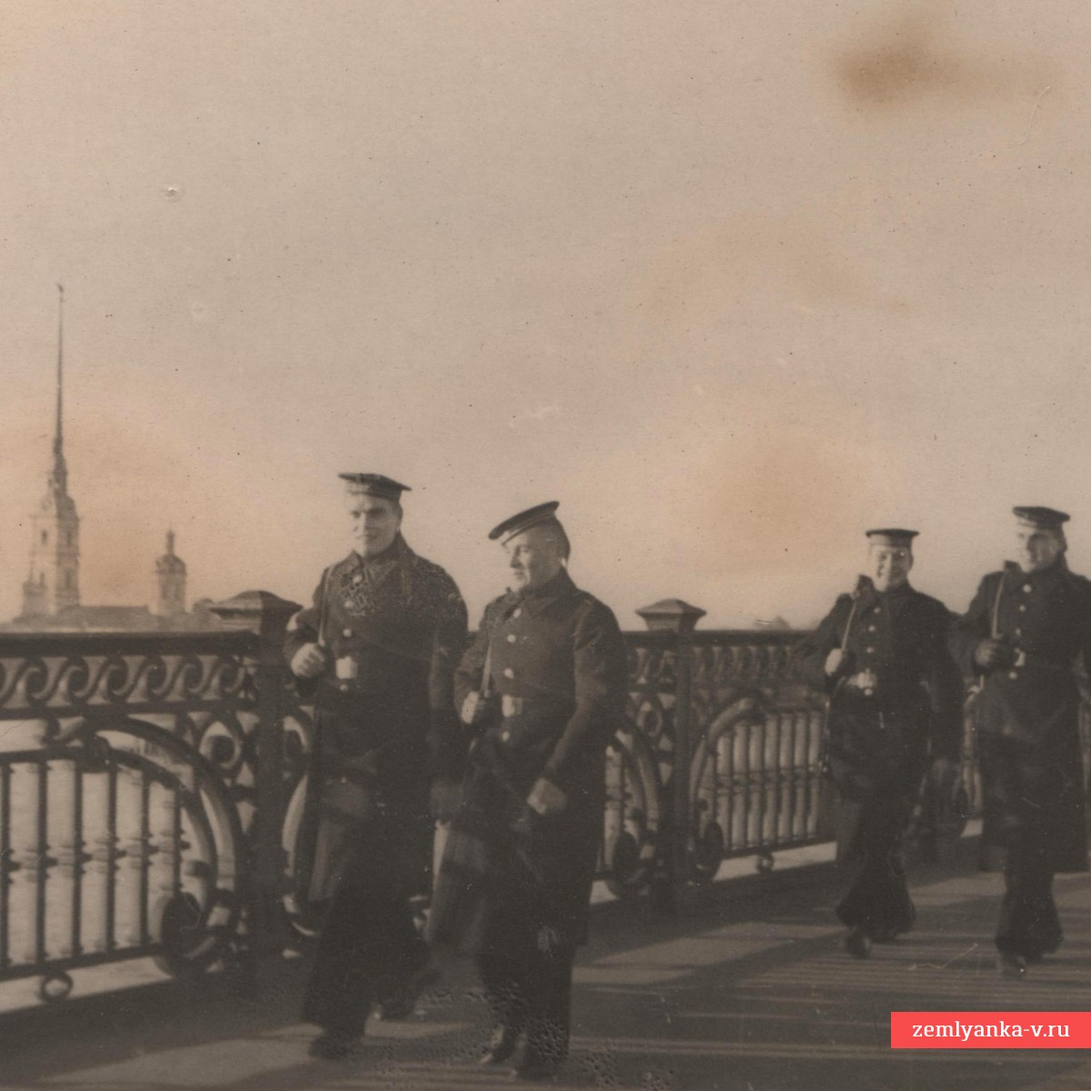 Photo of sailors on the background of the Peter and Paul Fortress, TASS photo chronicle