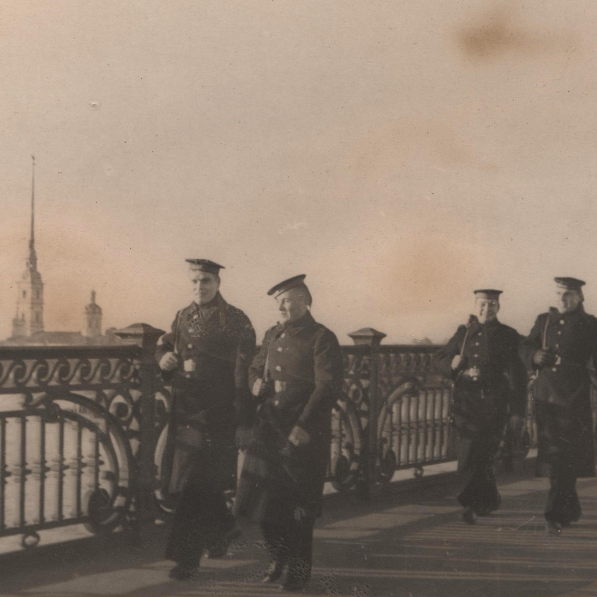 Photo of sailors on the background of the Peter and Paul Fortress, TASS photo chronicle