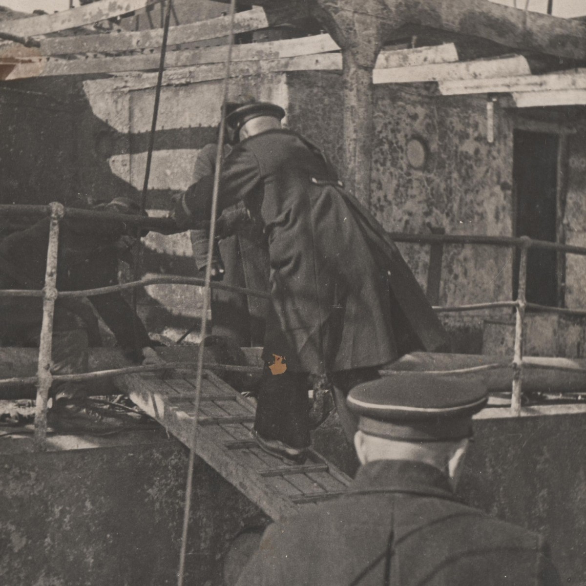 Photo of the commander of the RCAF on the gangplank of the ship