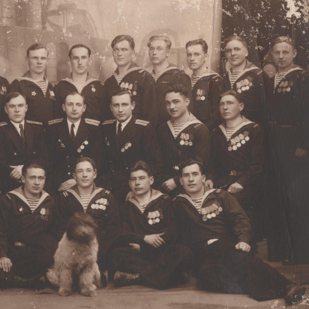 Group photo of sailors and officers awarded with Ushakov medals and others