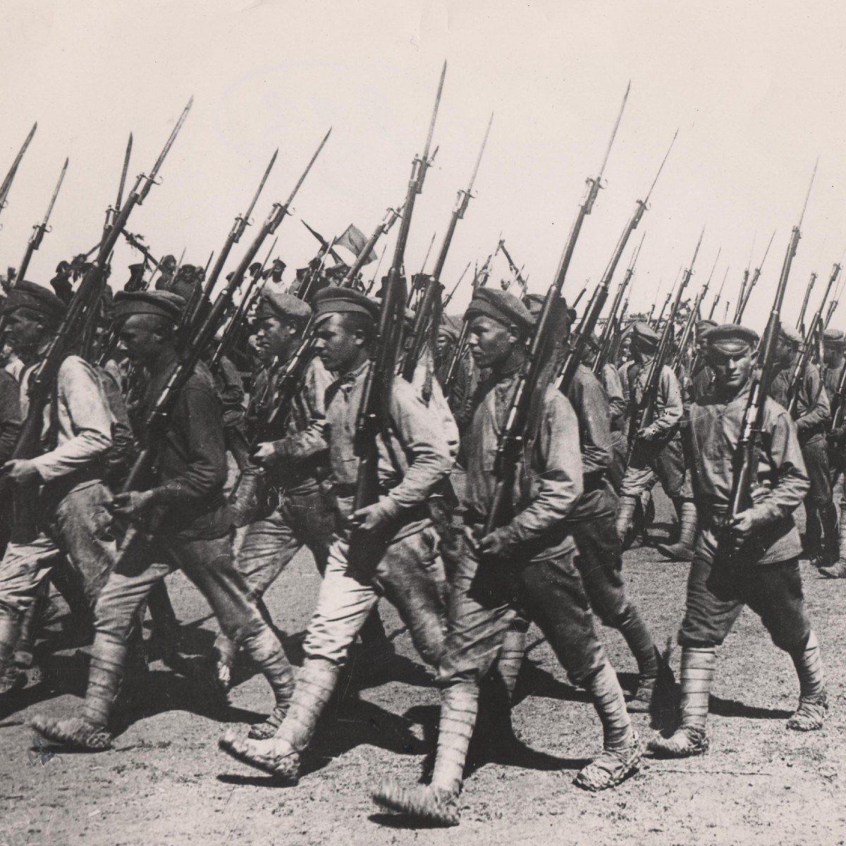 Photo of the parade of Red Army soldiers with Arisak rifles in Kharkov in 1920, TASS