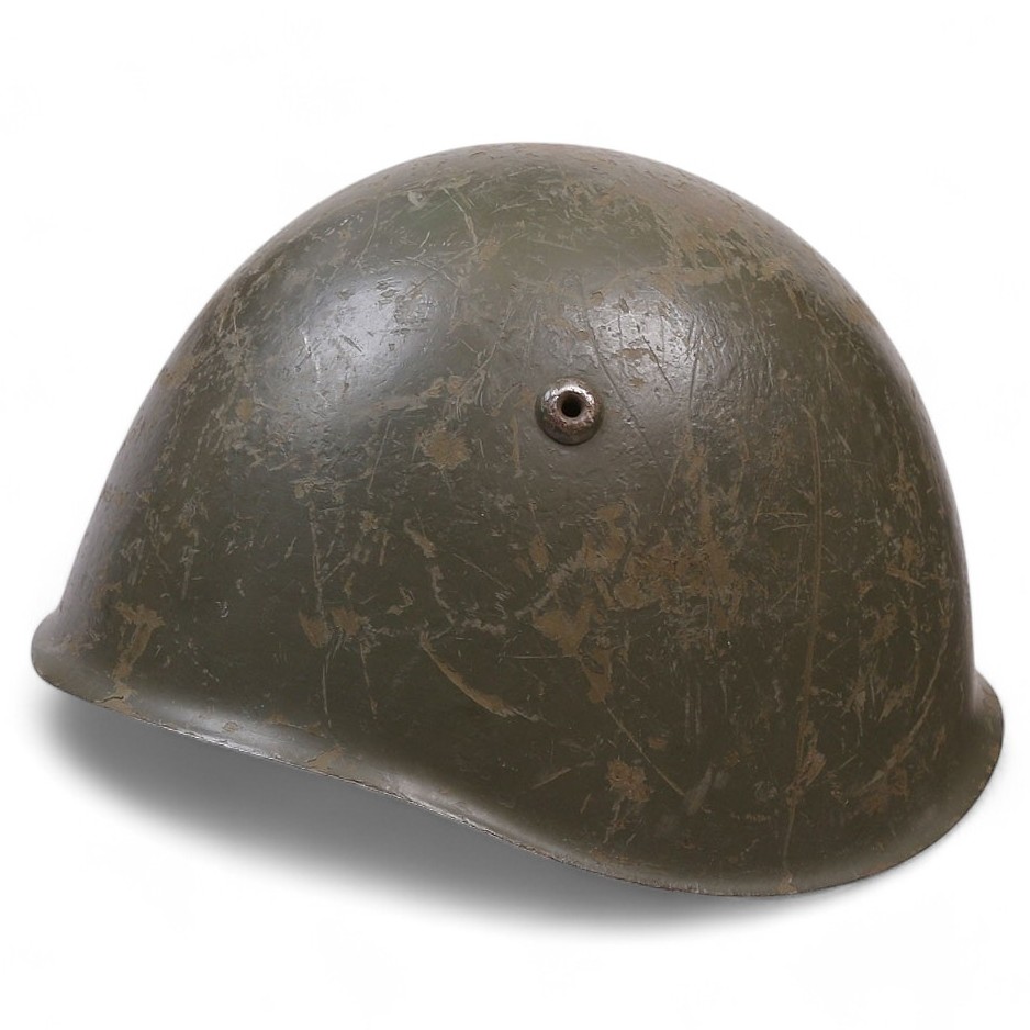 The helmet is an Italian model of 1933