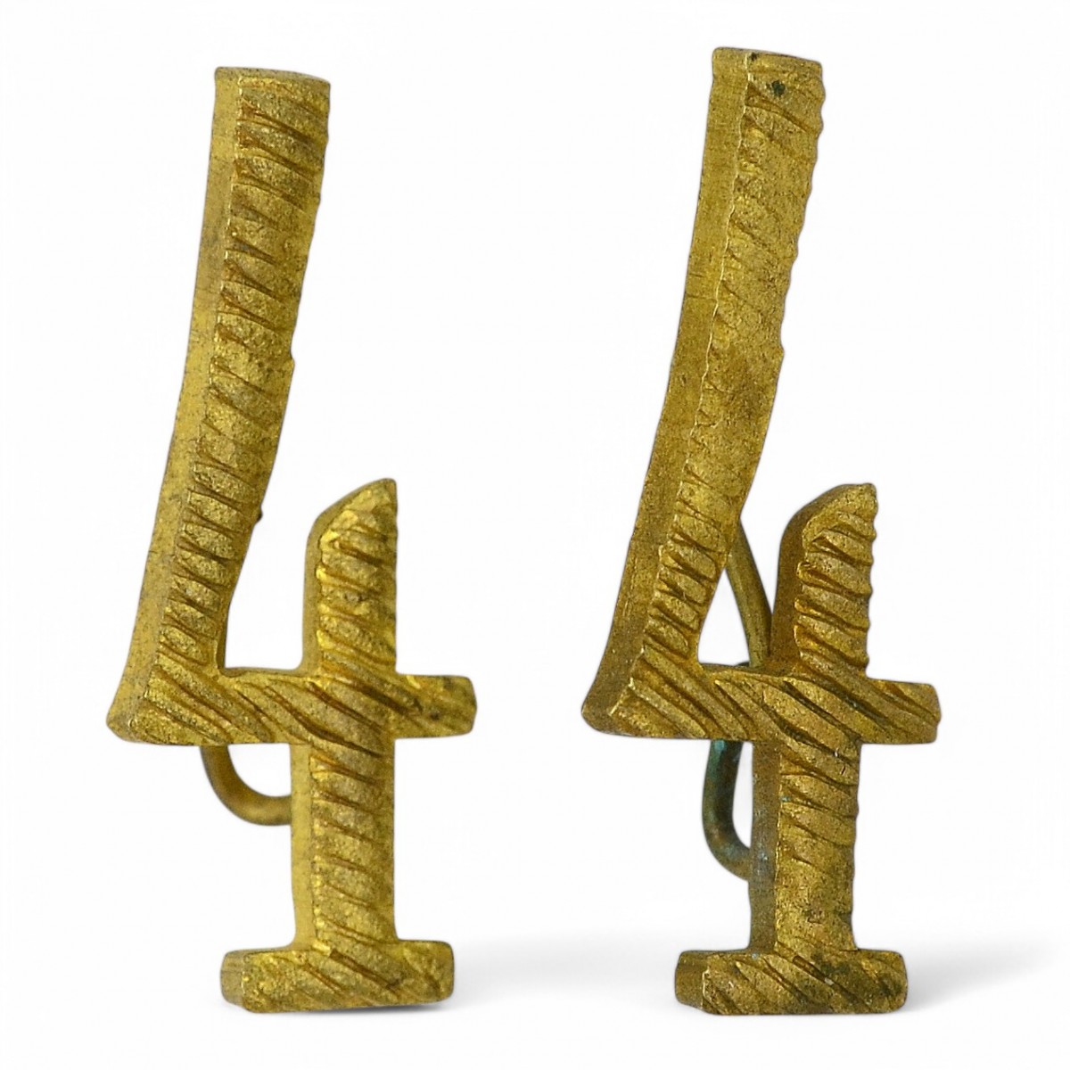 Paired ciphers "4" on shoulder straps or epaulettes of the RIA officer of the 1911 model.