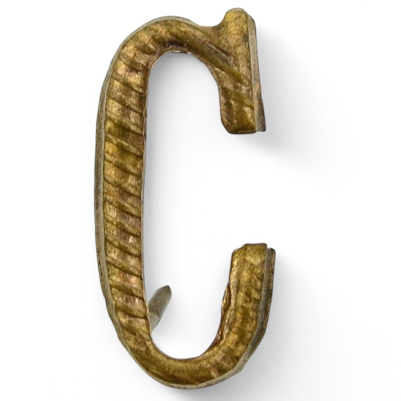 22-mm letter "C" of the 1911 model on the epaulette or shoulder straps of the RIA officer