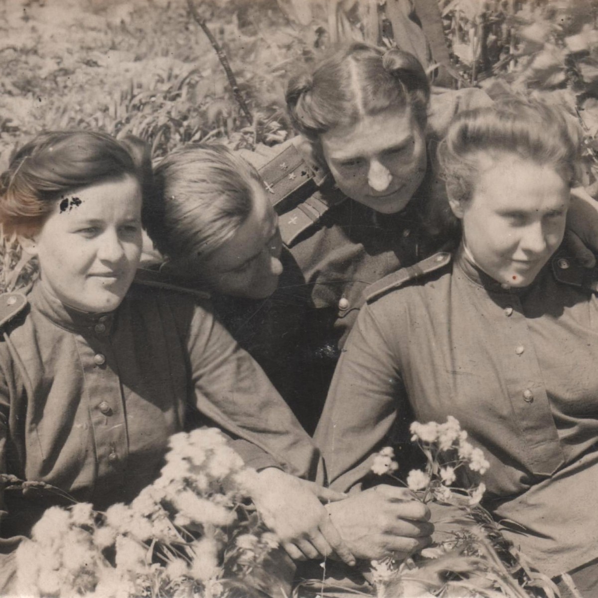 Photos of Red Army pilots (night witches) on vacation