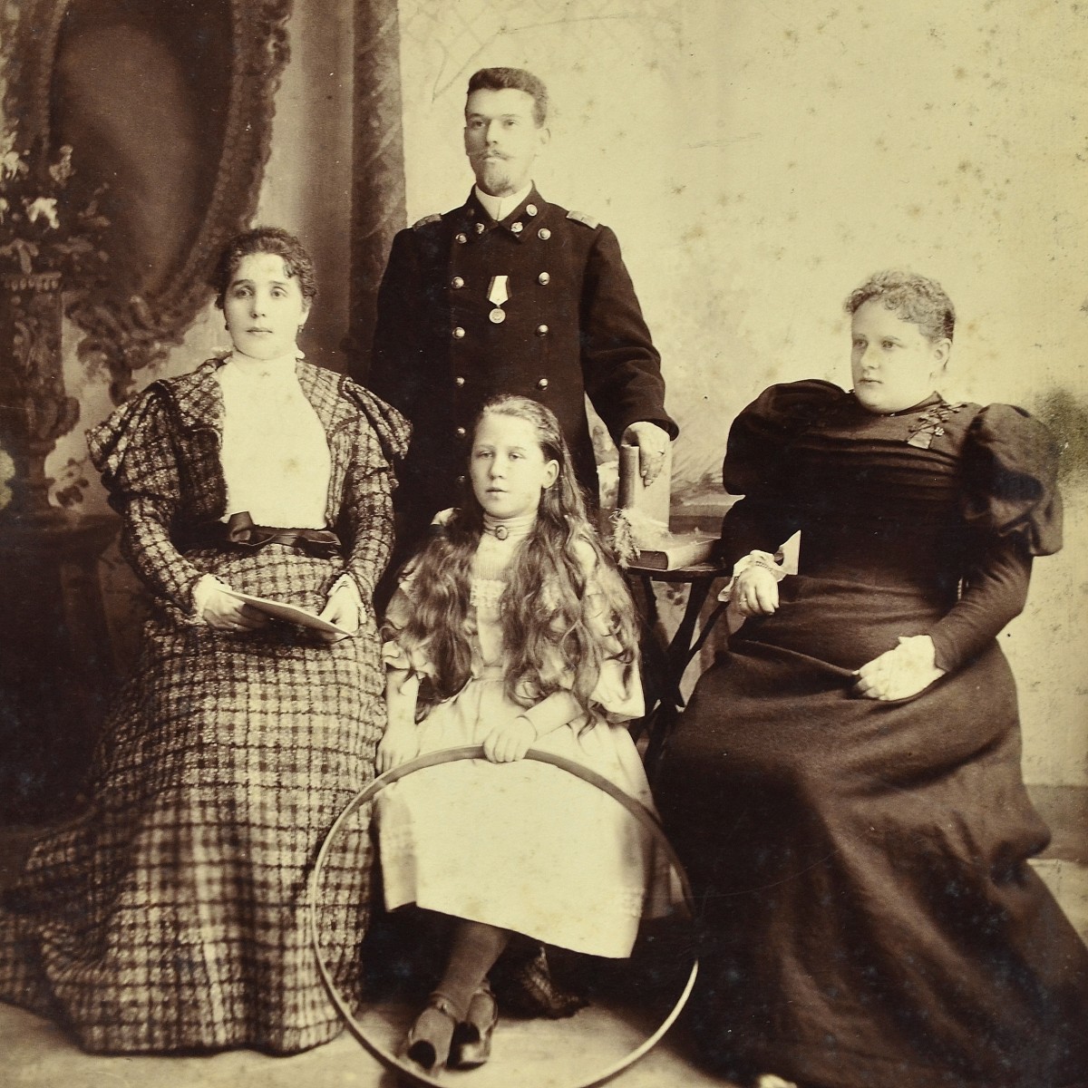 Photo of an imperial official with his family