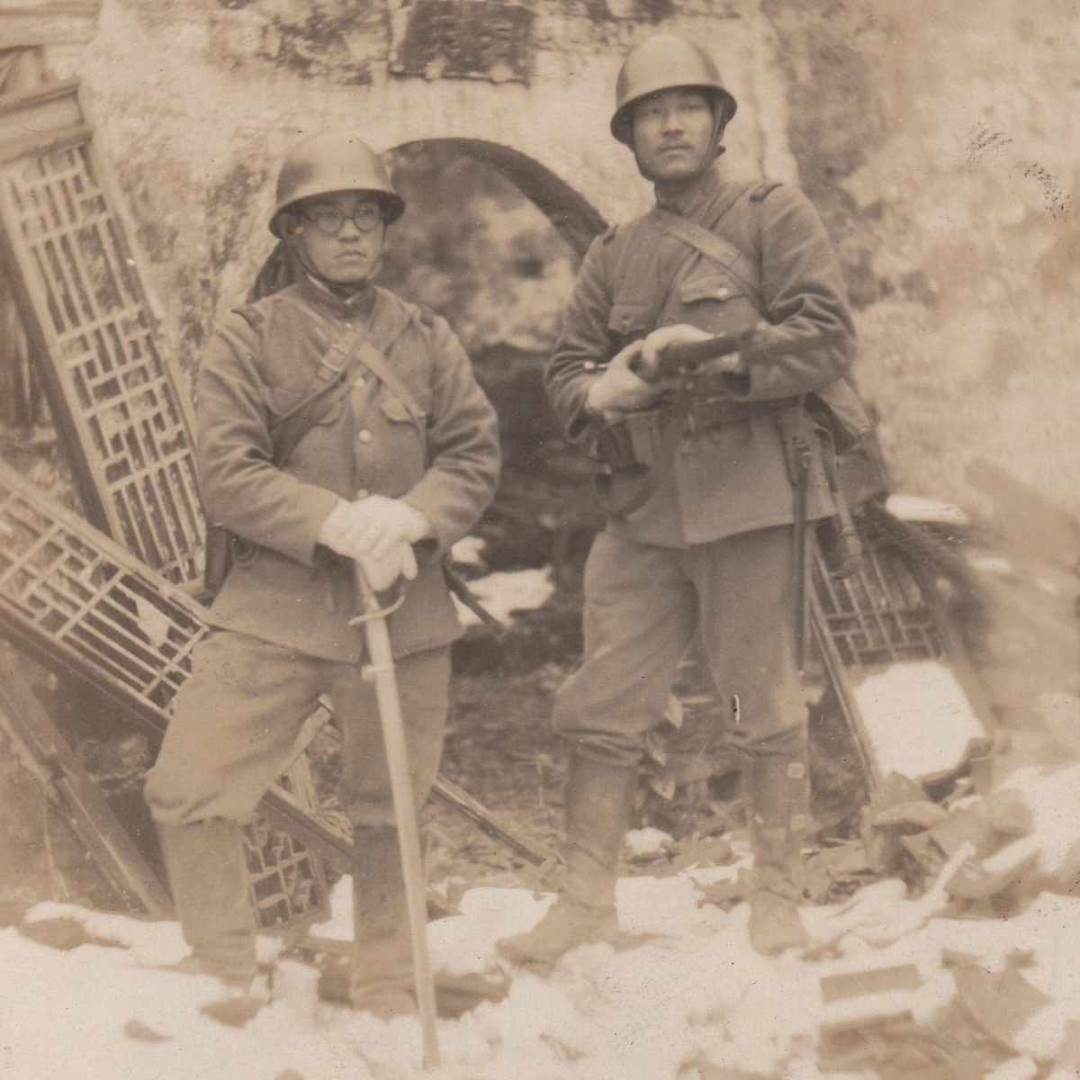 Photos of Japanese soldiers in field uniforms, with weapons