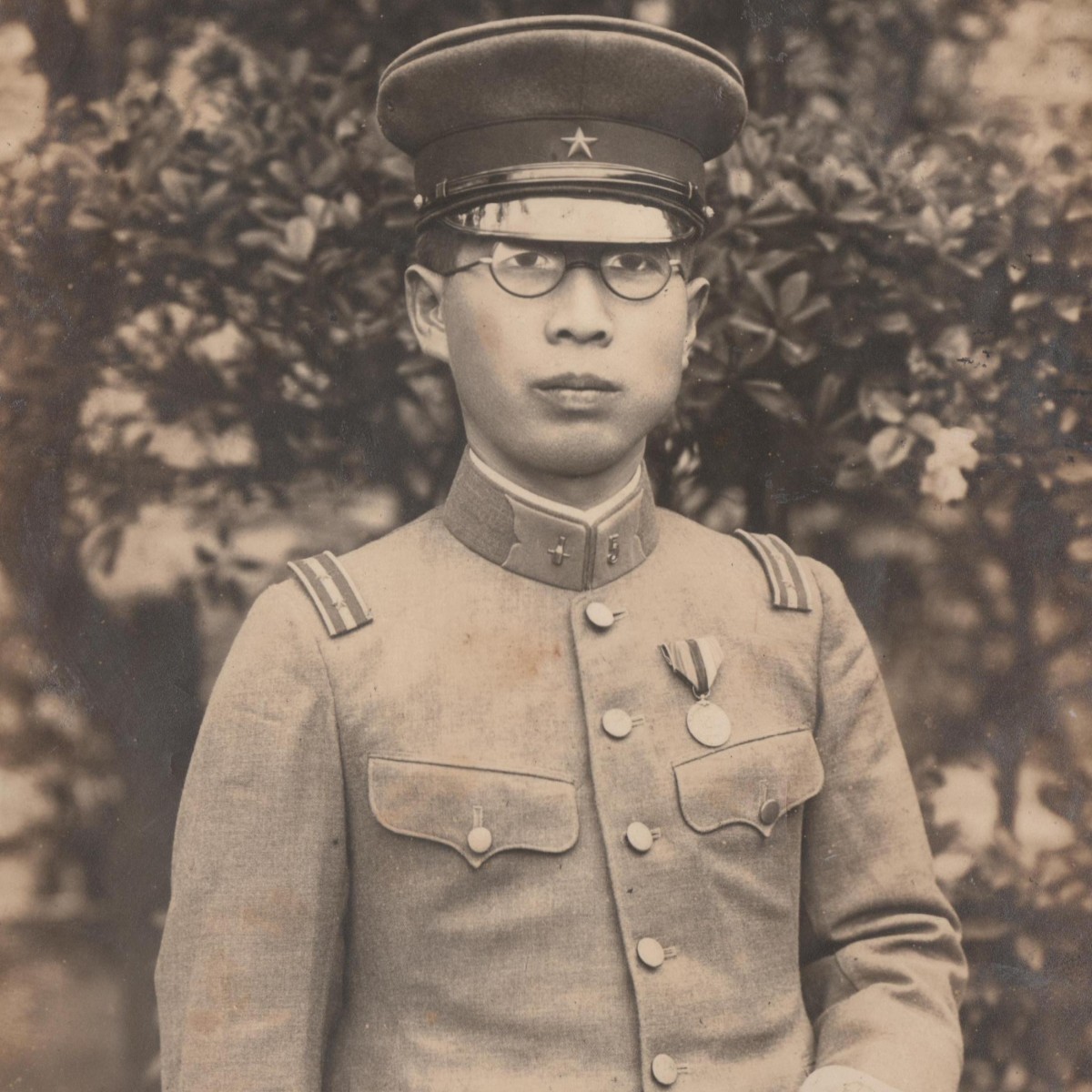 Photo of a Japanese army lieutenant with a saber