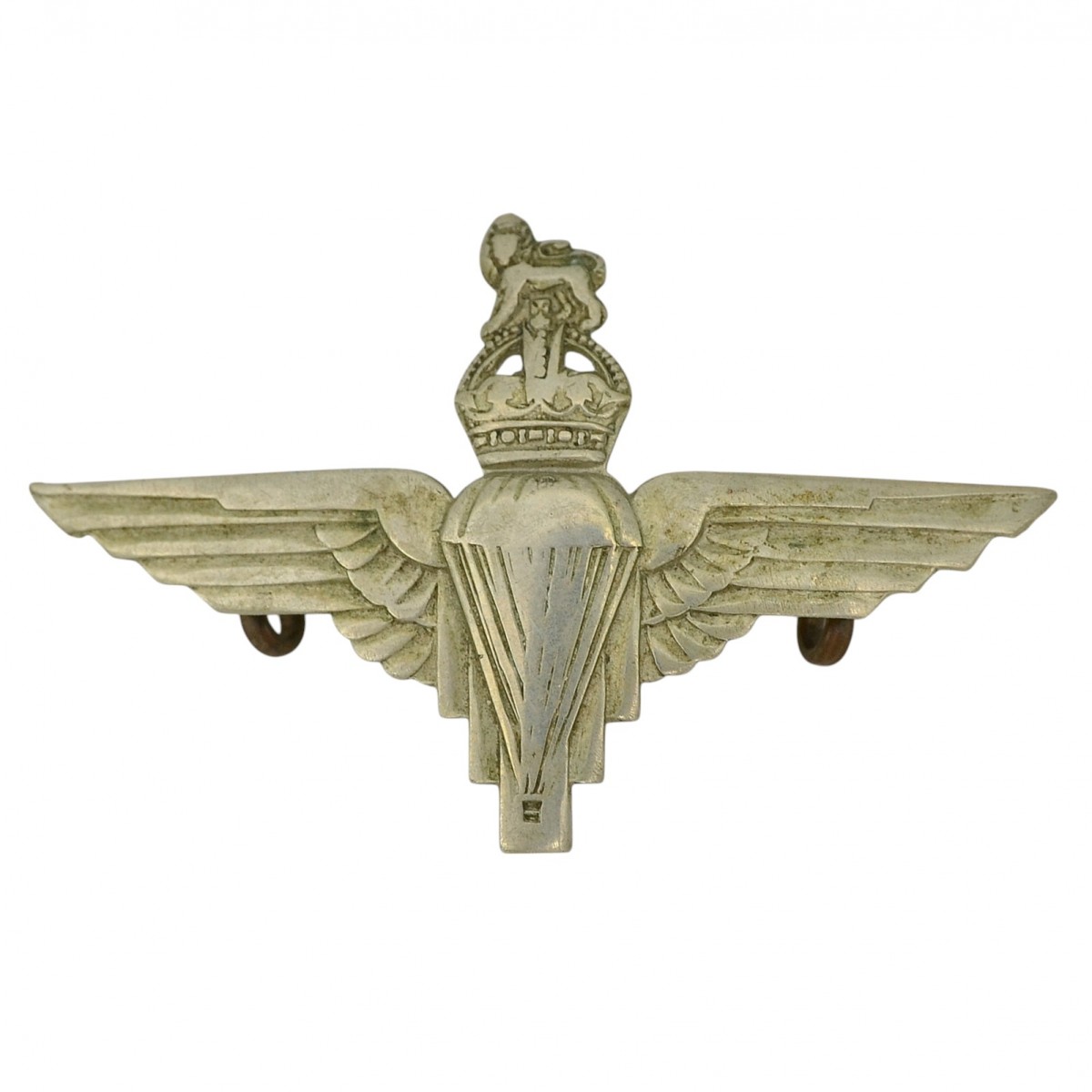 A badge on the beret of the British Air Force parachute units