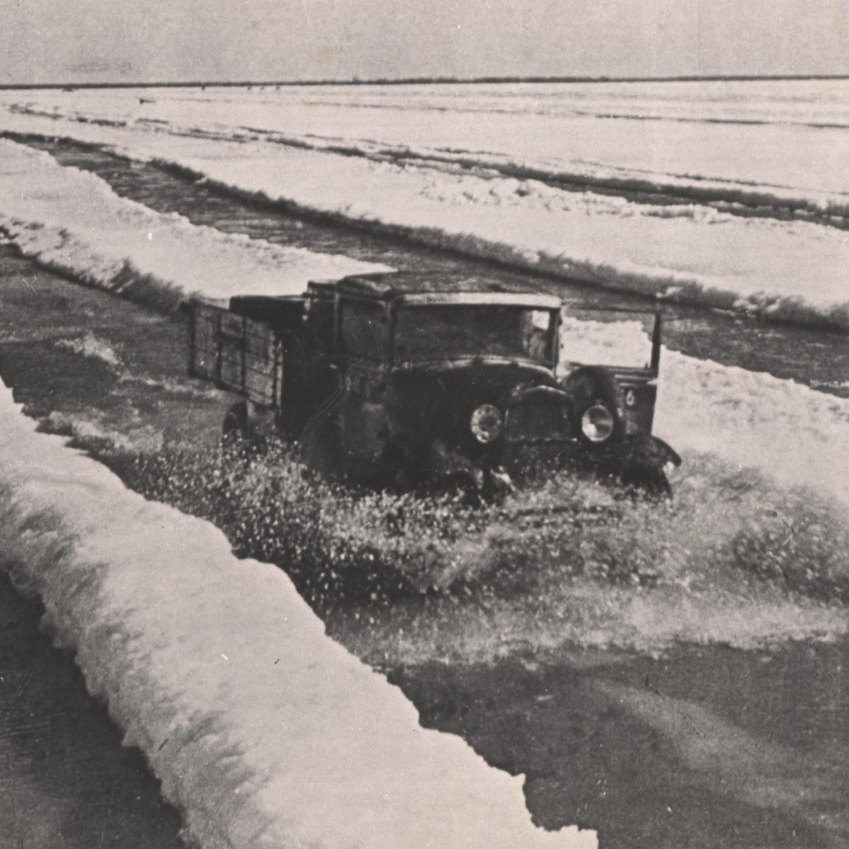 Photo from the LenTASS series "The Siege of Leningrad": "The Road of Life"