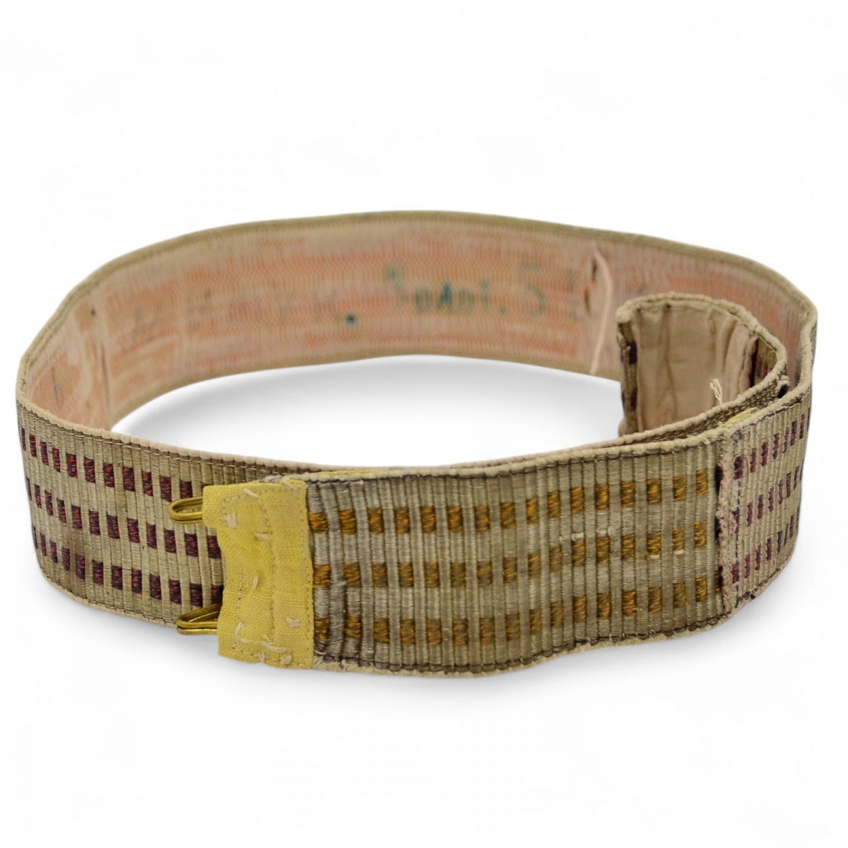 The belt-scarf is a ceremonial model of 1943