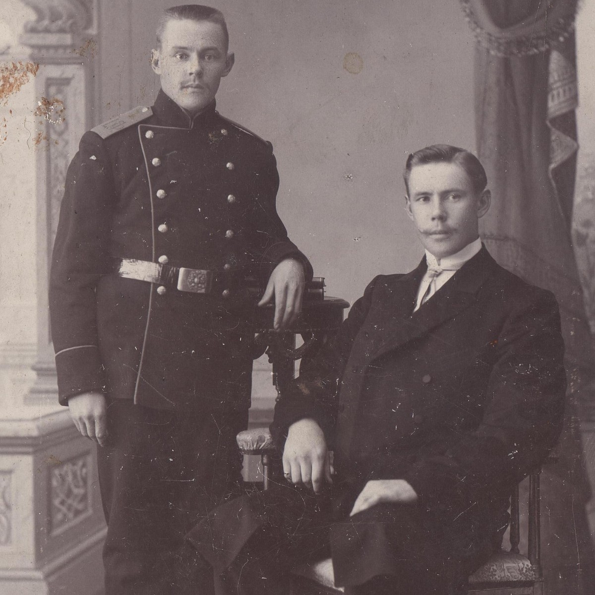 Photo of the lower rank of the 1st Finnish Infantry Regiment with a comrade