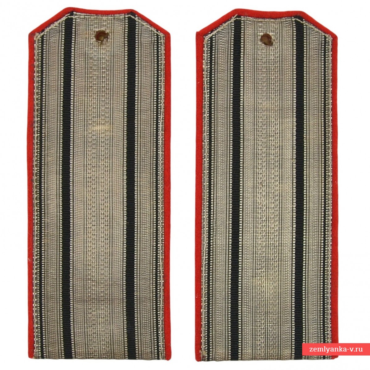 Military doctor's shoulder straps with the rank of collegiate adviser, 1908-1917