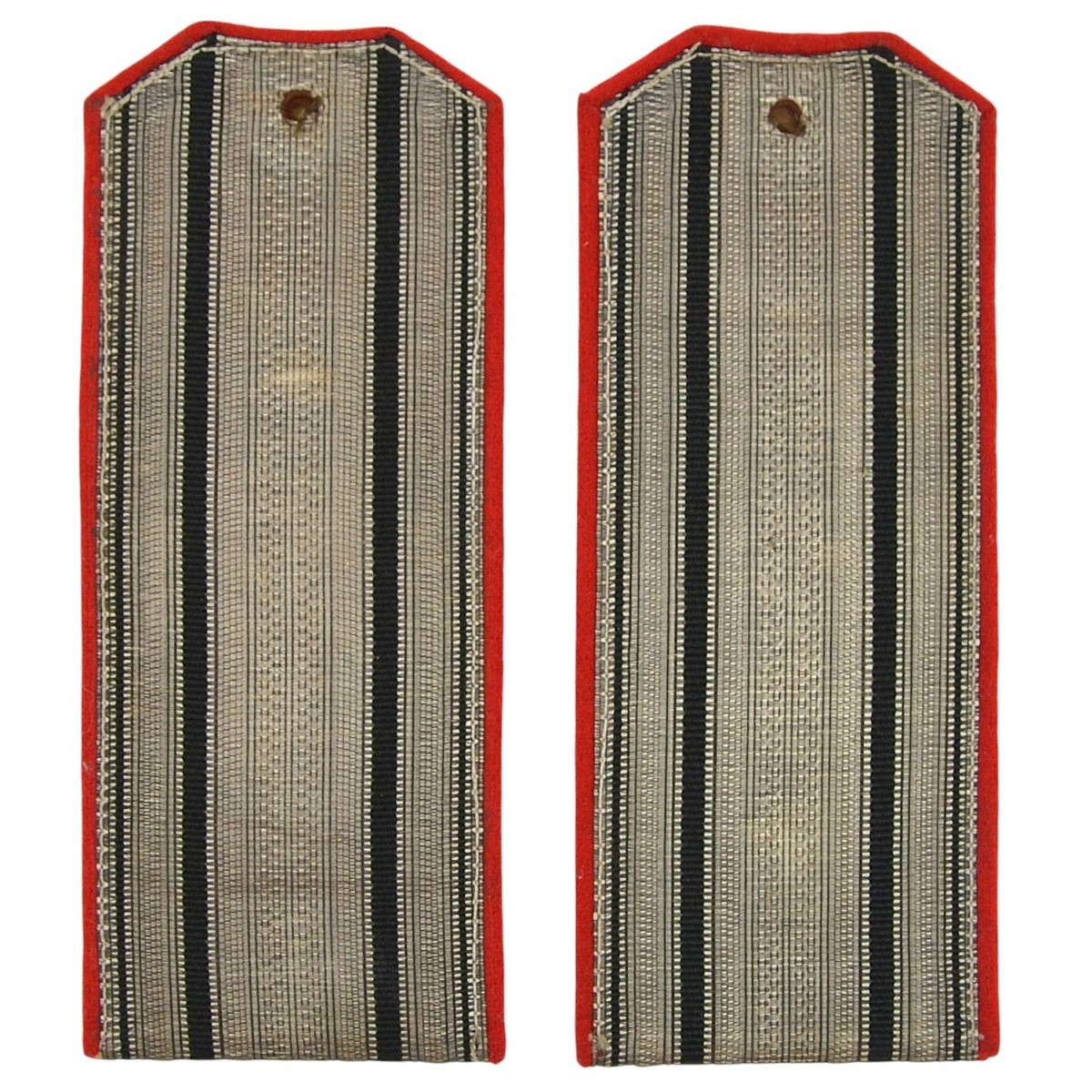 Military doctor's shoulder straps with the rank of collegiate adviser, 1908-1917
