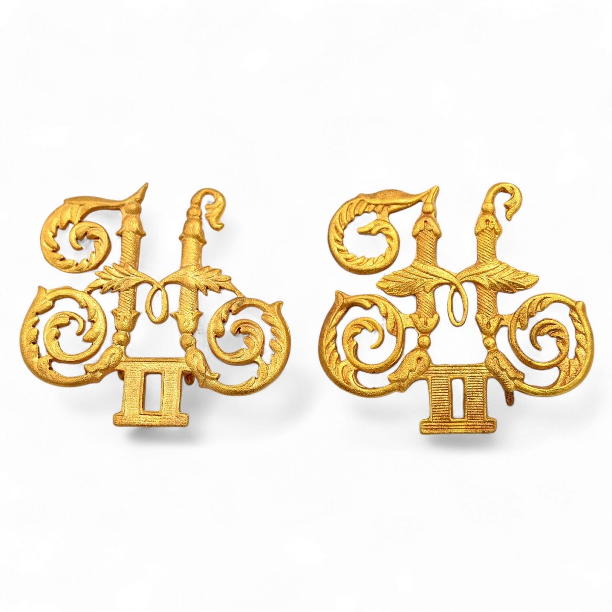 A pair of monograms of Nicholas II on the shoulder straps of an officer of the EIV Retinue, a copy