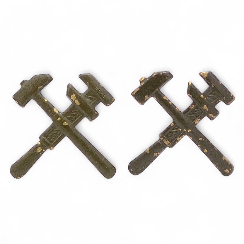 1941-style emblems on the buttonholes of the Red Army technical staff