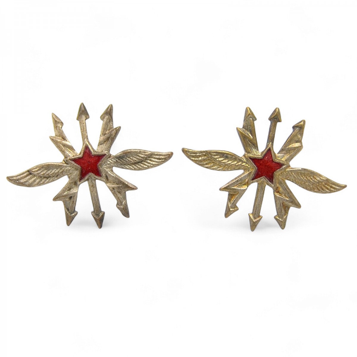 Communication emblems of the 1936 model on the buttonholes and shoulder straps of the Red Army