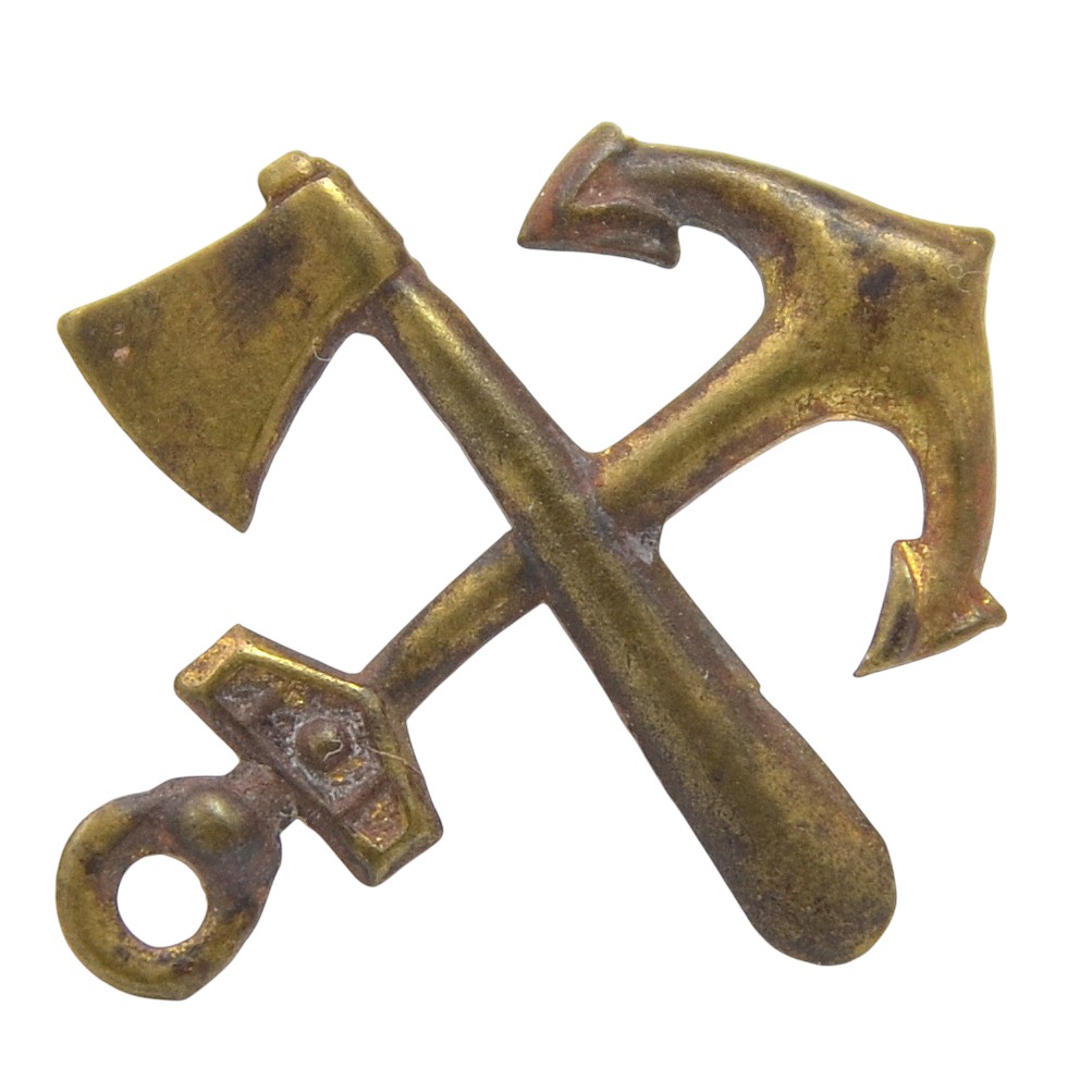 The emblem on the buttonhole of a serviceman of the Red Army railway troops, mod. 1936