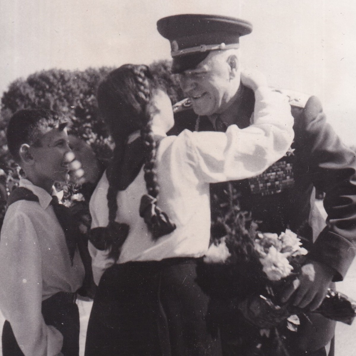 Press photo "Marshal G.K. Zhukov with the pioneers of Albania", 1957