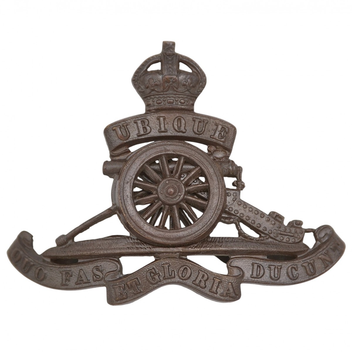 The cockade on the cap of the Royal Artillery (Royal Artillery) of the British Army. 