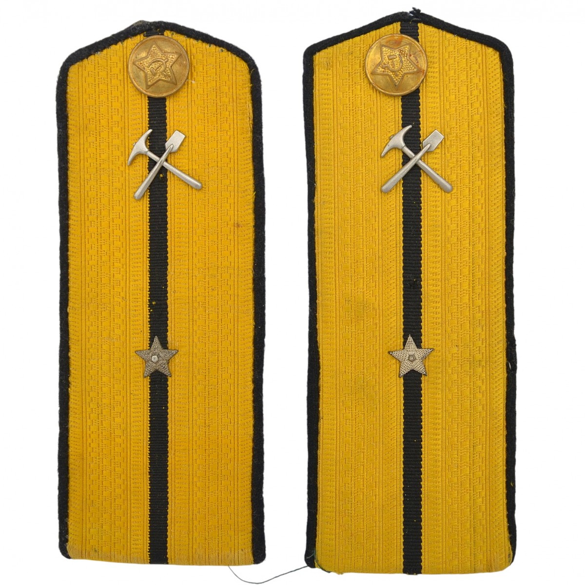 Shoulder straps of the junior lieutenant of the Red Army sapper units, mod. 1943
