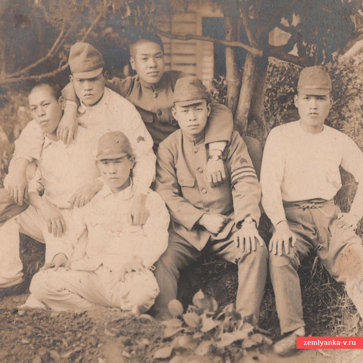 Group photo of Japanese soldiers
