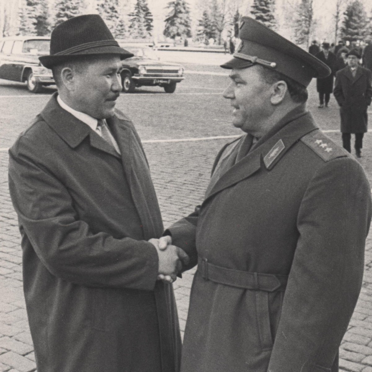 Photo of Colonel-General I. Kozhedub with a friend