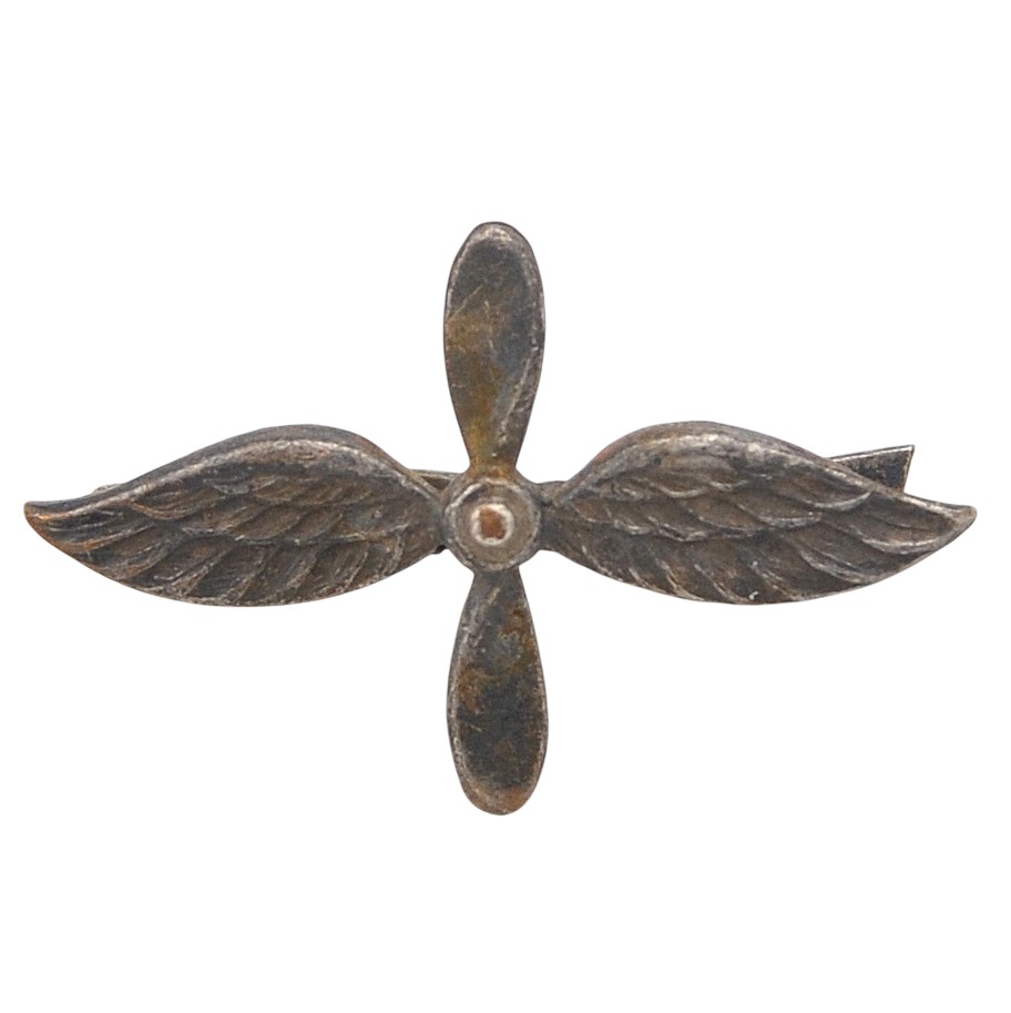 The emblem on the shoulder straps of the Red Army Air Force mod. 1936/43