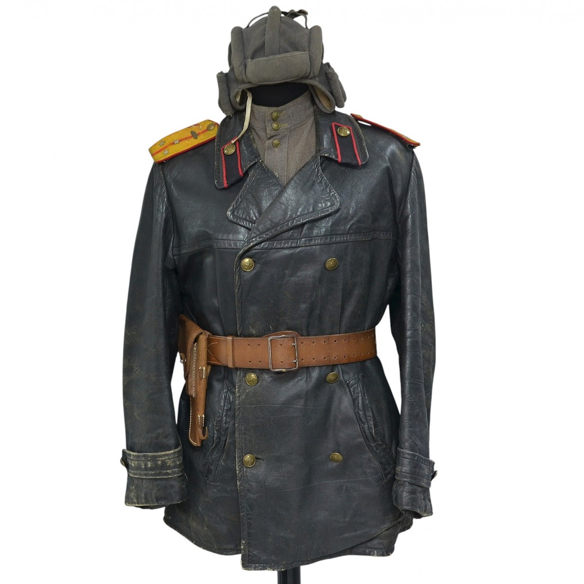 A set of uniforms of the senior lieutenant of the ABTV Red Army mod. 1943