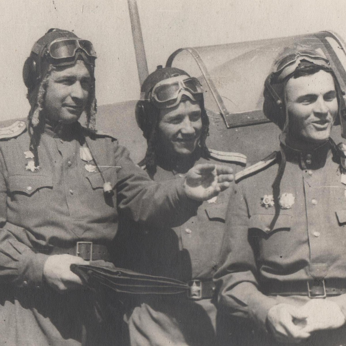 Photos of Red Army Air Force pilots with combat awards