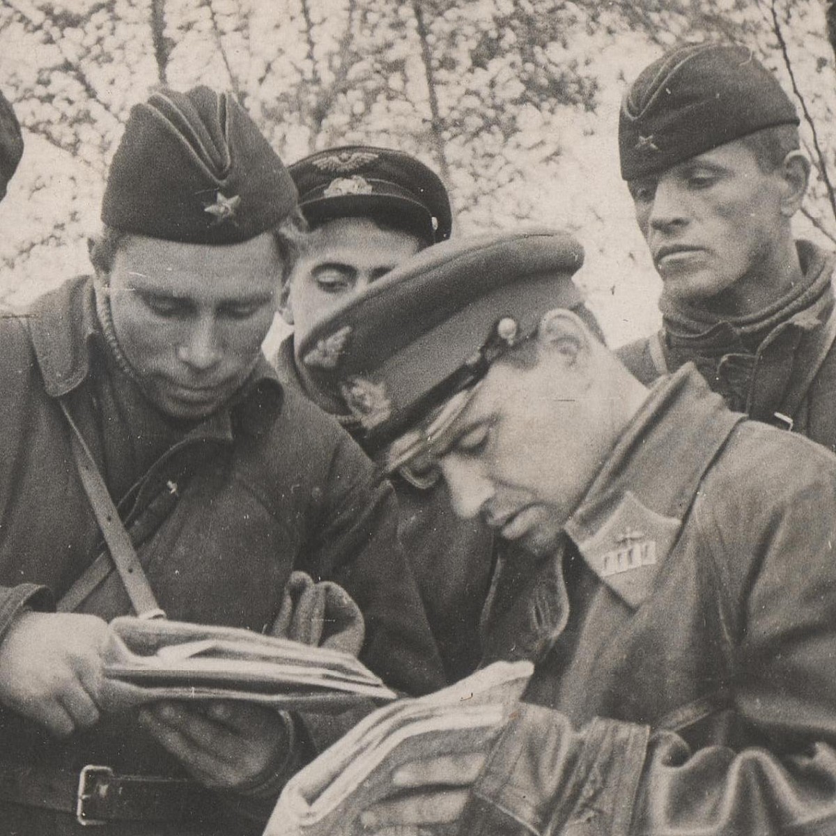 Photo of the Hero of the Soviet Union, Colonel of the Red Army Air Force Getman S.G. with colleagues