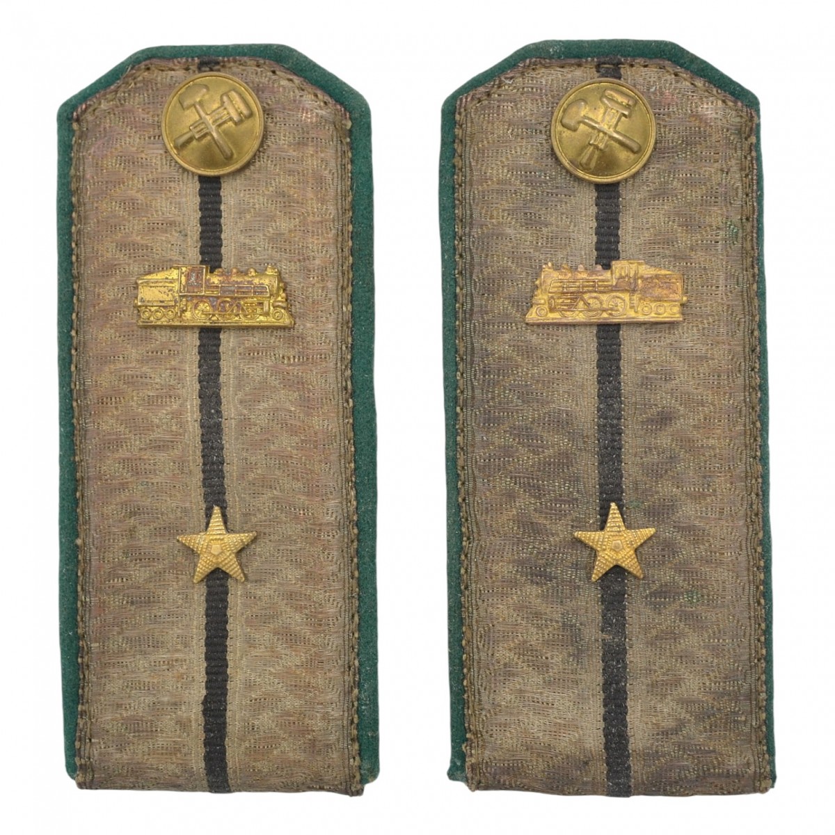 Shoulder straps of a lieutenant technician of the NKPS traction service, model 1943
