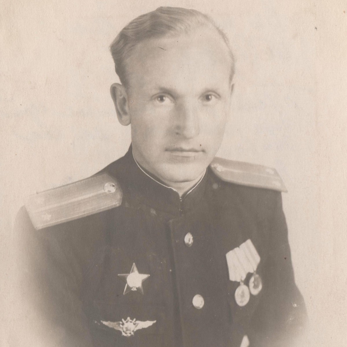 Portrait photo of an Air Force lieutenant with the badge of a naval aviation pilot